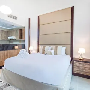 شقة Bnbmehomes - Cosy Downtown Apt W Balcony Near Metro Station -1710, دبي