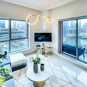 Apartment Bay Central, Marina
